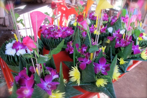  Kratongl with flowers, candle and three incenses