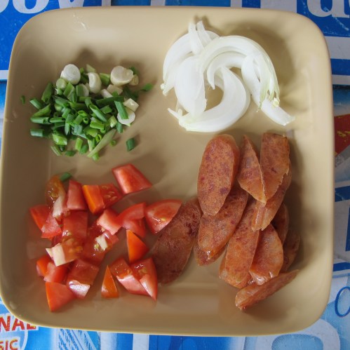 green onion, onion, Chinese sausage, and tomato, กุนเชียง