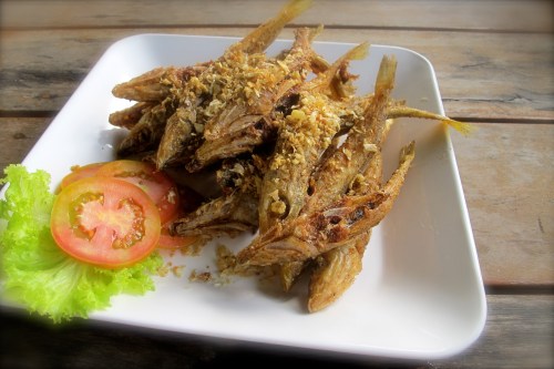 Pla Sai Kratiem Prik Thai